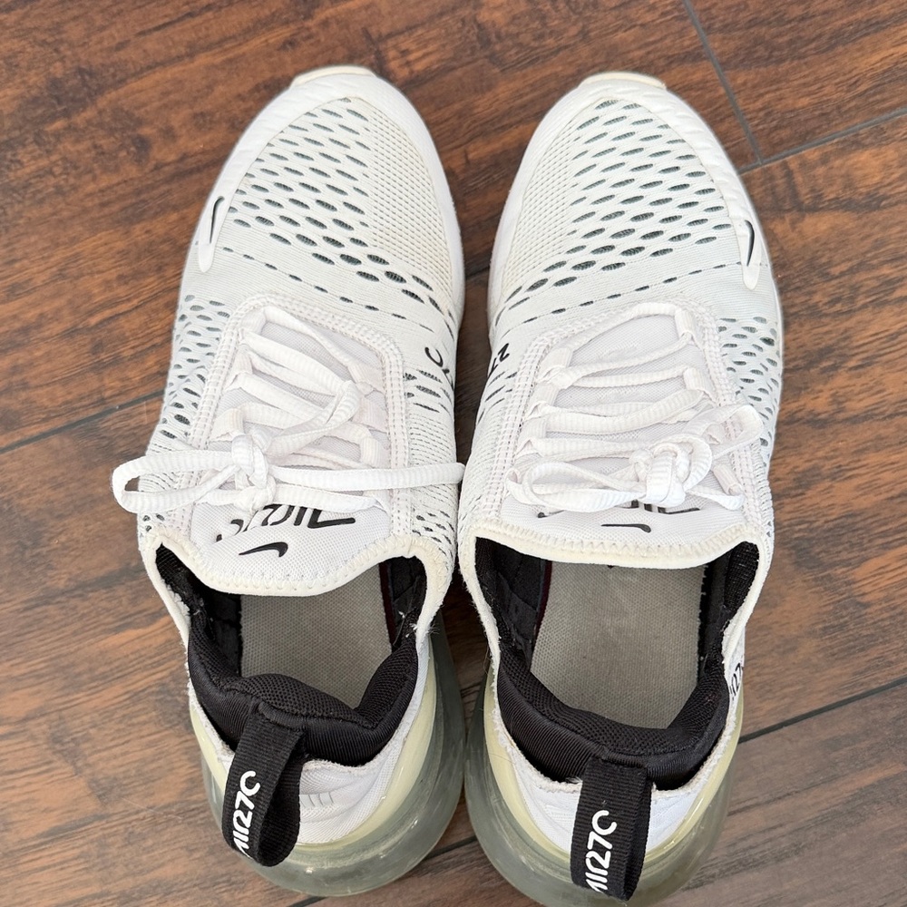 Nike Air Max 270 White and Black Sneakers Women’s Size 9 Good Conditon